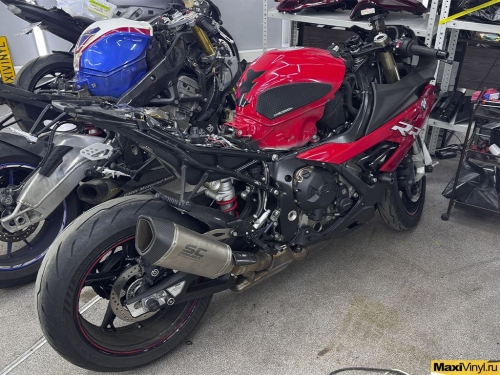 Оклейка BMW S1000RR в черно-фиолетовый хамелеон