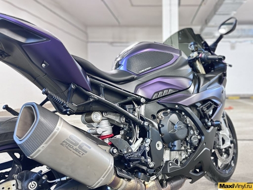 Оклейка BMW S1000RR в черно-фиолетовый хамелеон