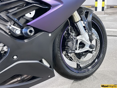 Оклейка BMW S1000RR в черно-фиолетовый хамелеон