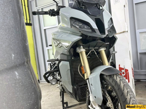 Оклейка BMW S1000XR в белый металлик