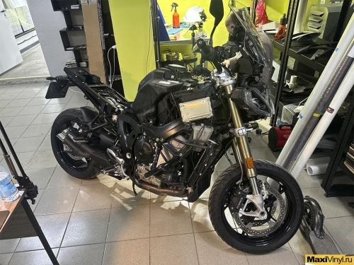 Оклейка BMW S1000XR в белый металлик