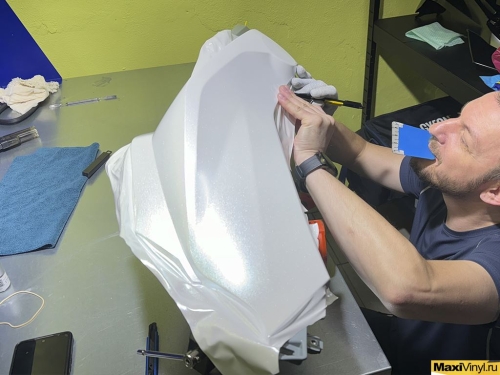 Оклейка BMW S1000XR в белый металлик