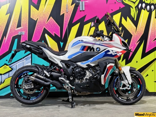 Оклейка BMW S1000XR в белый металлик