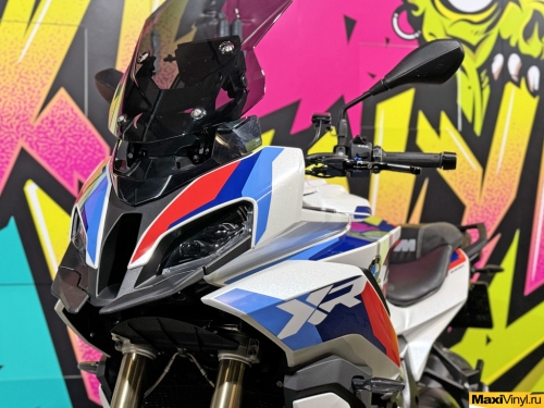 Оклейка BMW S1000XR в белый металлик