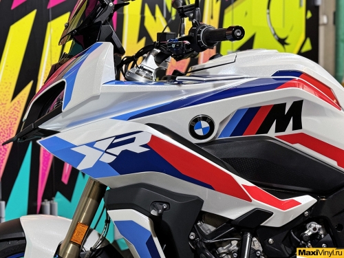 Оклейка BMW S1000XR в белый металлик