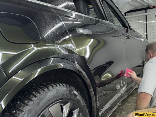 Полная оклейка LiXiang L9 в глянцевый полиуретан