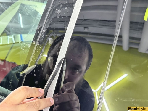 Оклейка зон риска Lynk&Co 900