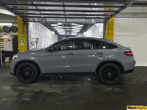 Полная оклейка Mercedes-Benz GLE Coupe в серый глянцевый полиуретан