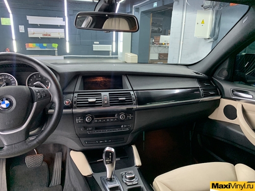 Оклейка салона BMW X6 под карбон