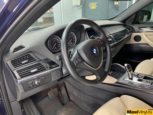 Оклейка салона BMW X6 под карбон