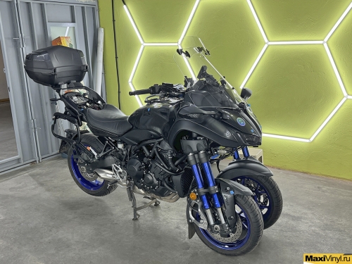 Оклейка трицикла Yamaha Niken серебристой пленкой