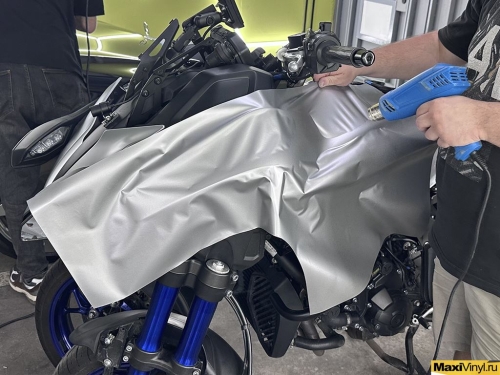 Оклейка трицикла Yamaha Niken серебристой пленкой