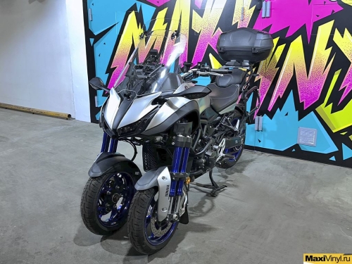 Оклейка трицикла Yamaha Niken серебристой пленкой
