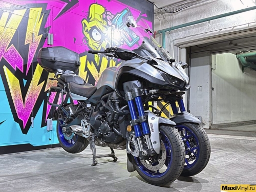 Оклейка трицикла Yamaha Niken серебристой пленкой