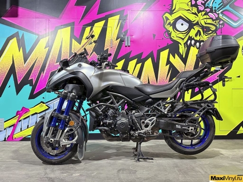 Оклейка трицикла Yamaha Niken серебристой пленкой