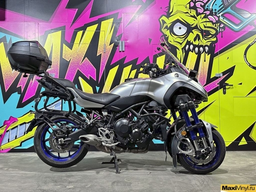 Оклейка трицикла Yamaha Niken серебристой пленкой