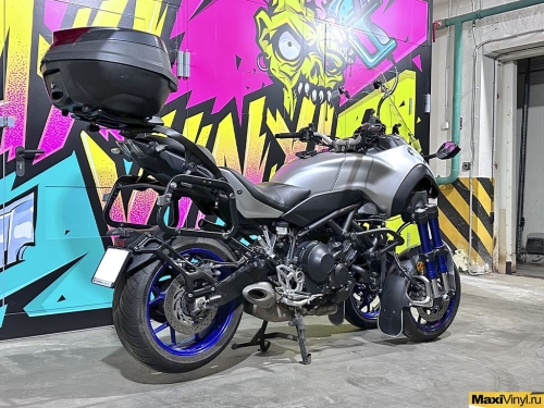 Оклейка трицикла Yamaha Niken серебристой пленкой