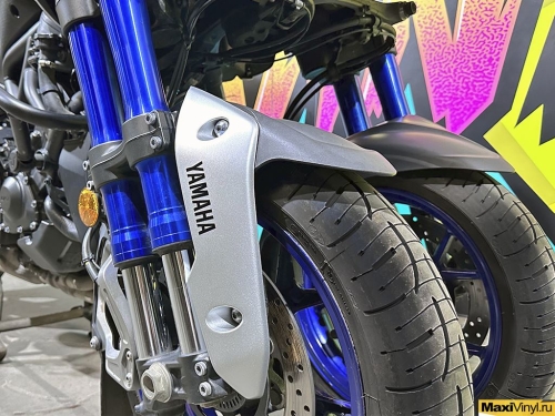 Оклейка трицикла Yamaha Niken серебристой пленкой